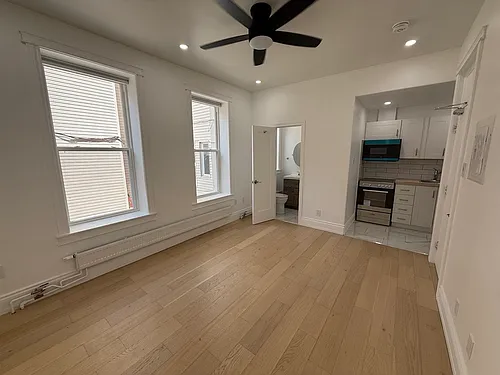 320 Cooper St Photo 1