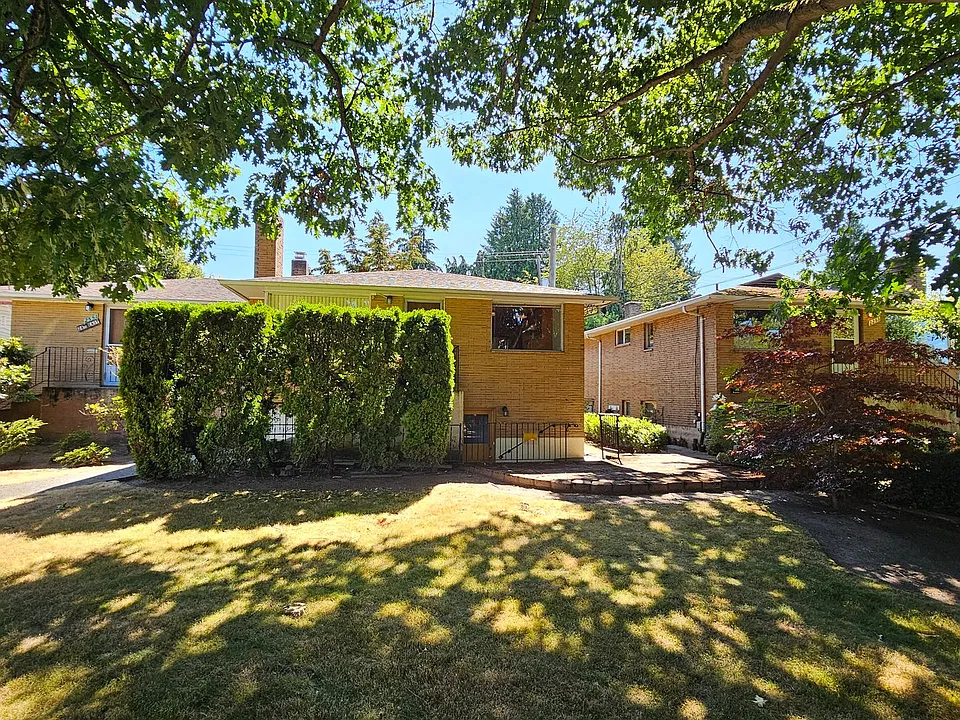 2551-53 24th Ave E