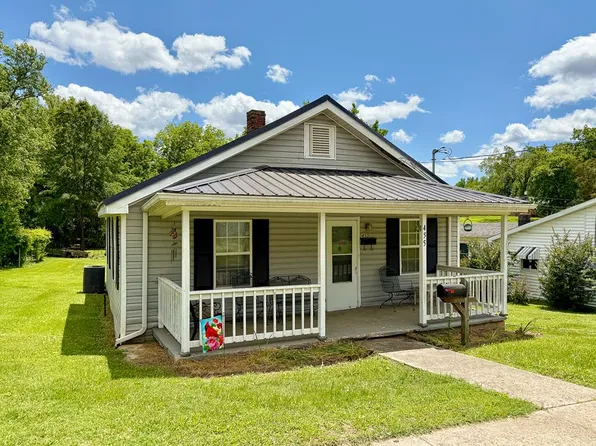 455 W 5th St, Chase City, VA 23924