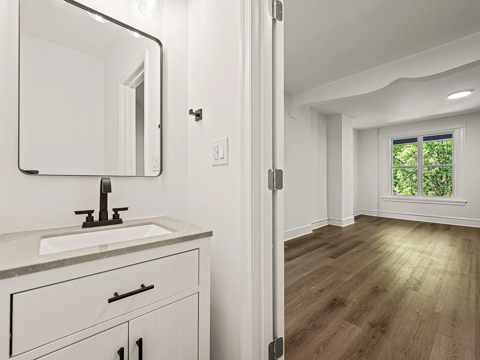 3 bed, 1.5 bath, 1122 sqft, $2,500 — Photo 4