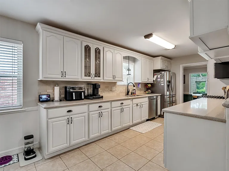 2811 Quincannon Ln — Photo 11