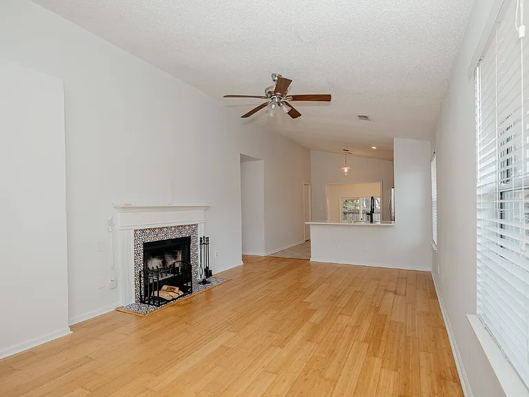 218 Lytham Ct — Photo 3