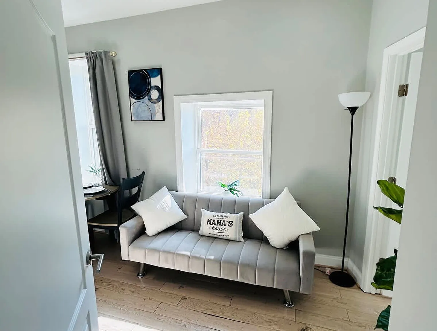 2 bed, 2.0 bath, 742 sqft, $4,566 — Photo 3