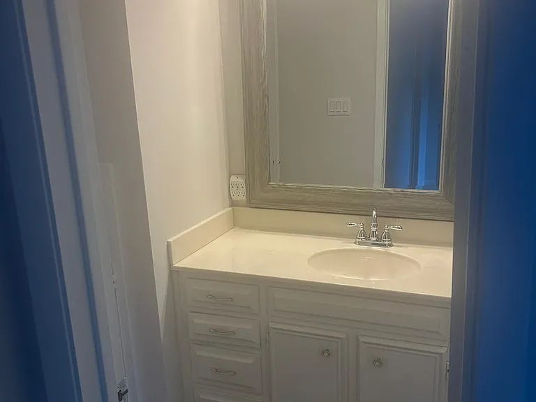 916 Country Club Ln — Photo 2
