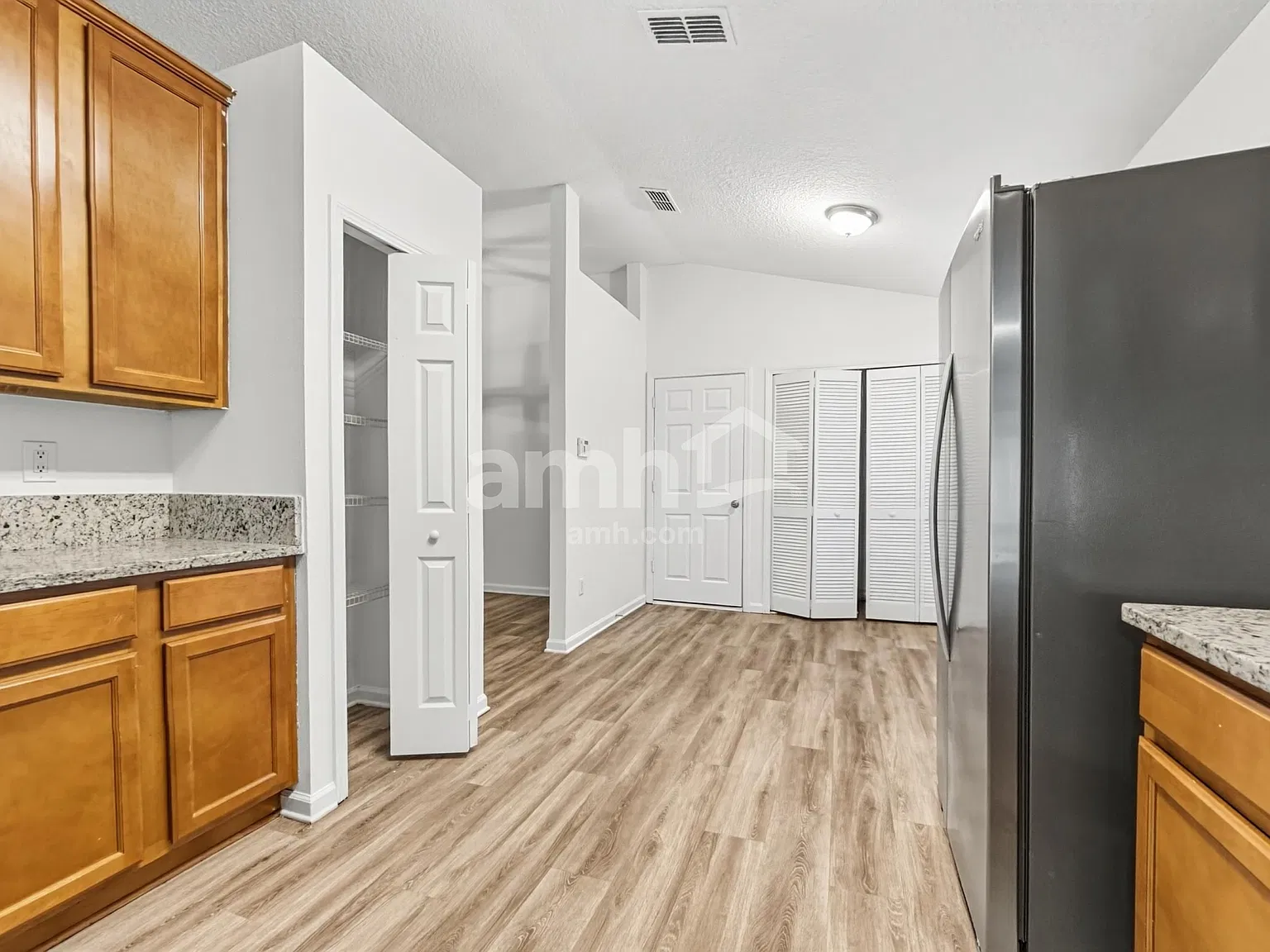 3 bed, 2.0 bath, 1680 sqft, $2,140 — Photo 3