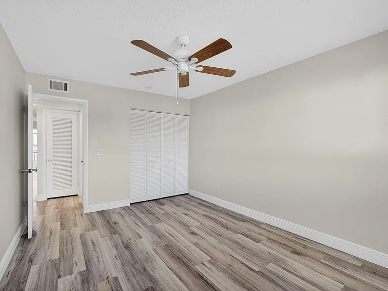 100 Shore Ct #208 — Photo 42