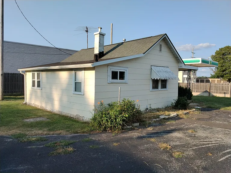 609 East St — Photo 2