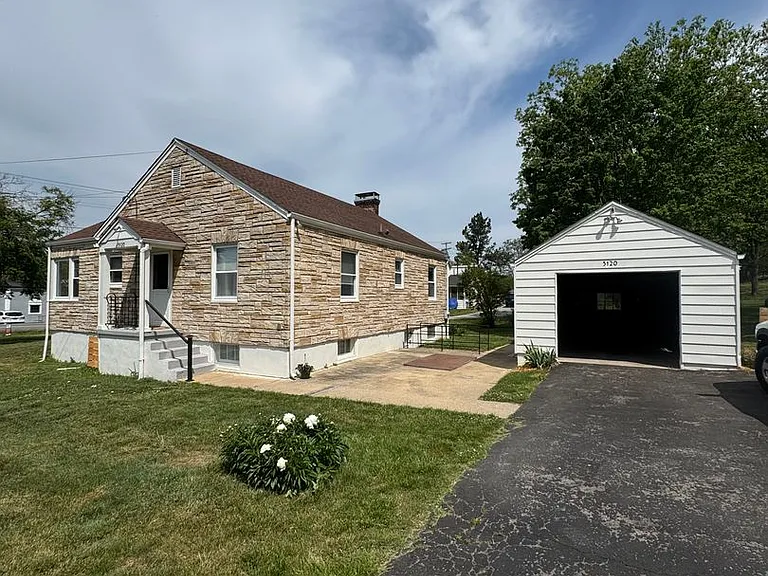 5120 Starkey Rd — Photo 3
