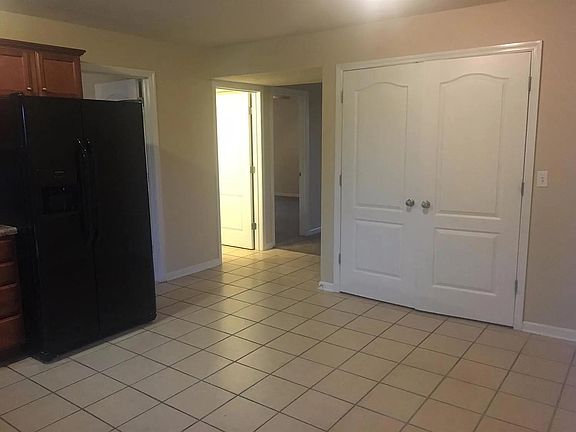 2nd image of 2021 Willow Dr #8