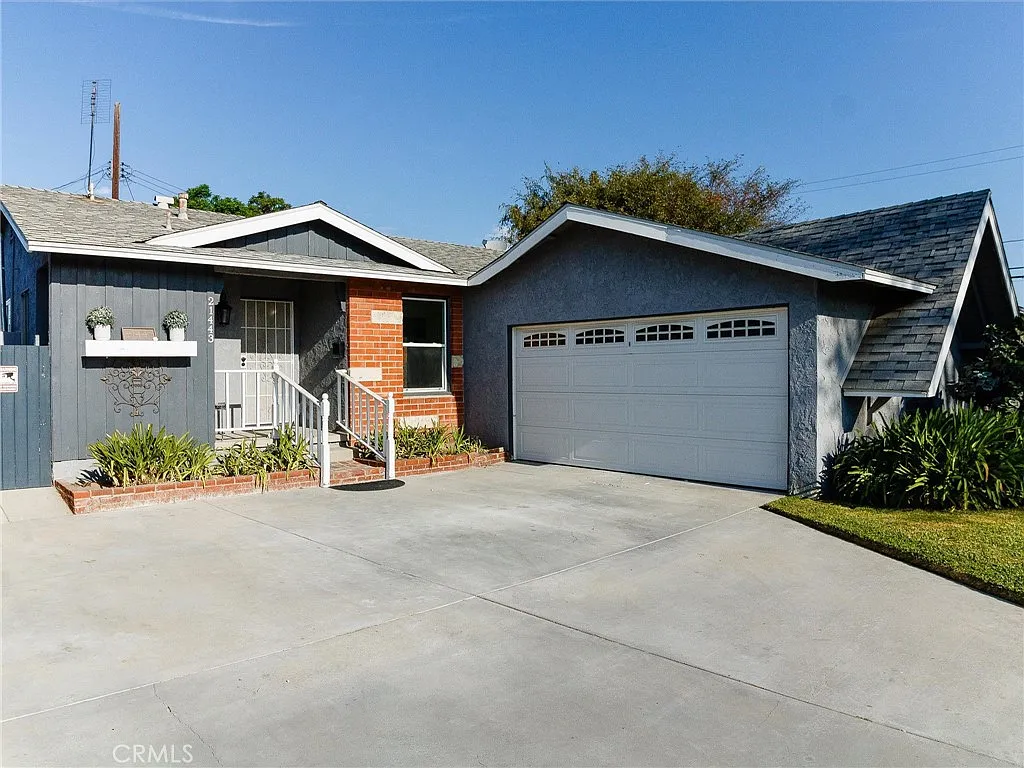 3 bed, 1672 sqft, $4,300 — Photo 2