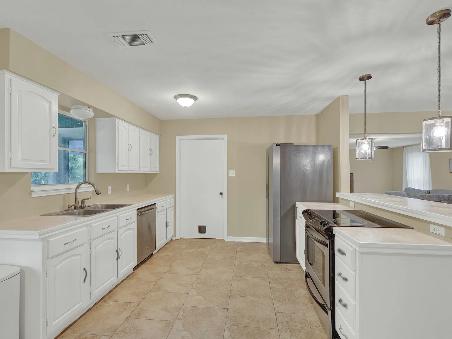 4 bed, 1680 sqft, $1,950 — Photo 4