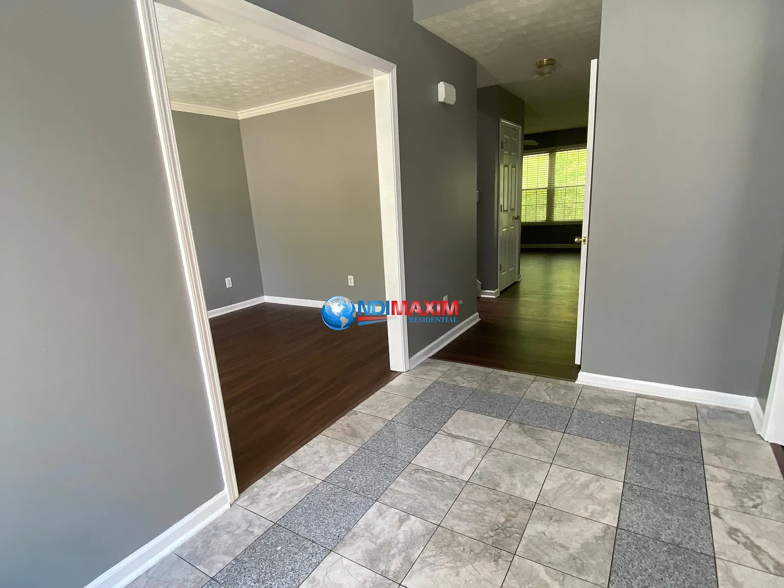 4 bed, 2.5 bath, 2334 sqft, $2,095 — Photo 2