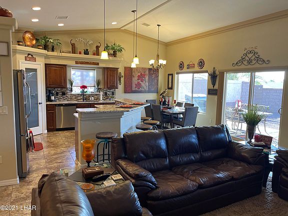 3rd image of 3683 Hiawatha Dr