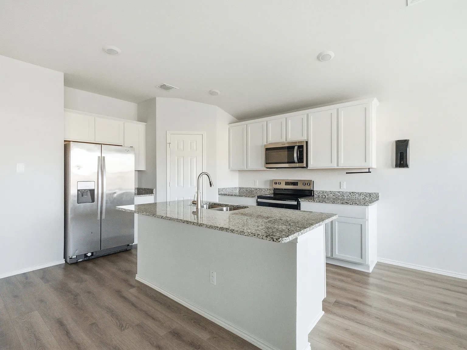 3 bed, 1300 sqft, $1,850 — Photo 4