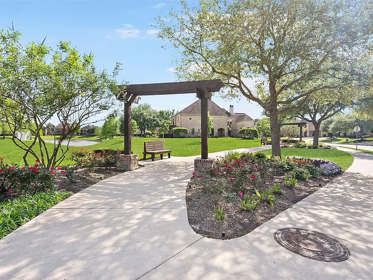 1243 Glenwood Canyon Ln — Photo 2