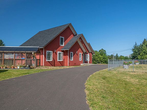 2nd image of 1480 NE Yaquina Heights Dr