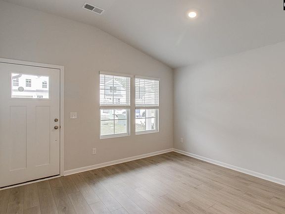 5th image of 3103 Hallsdale Dr