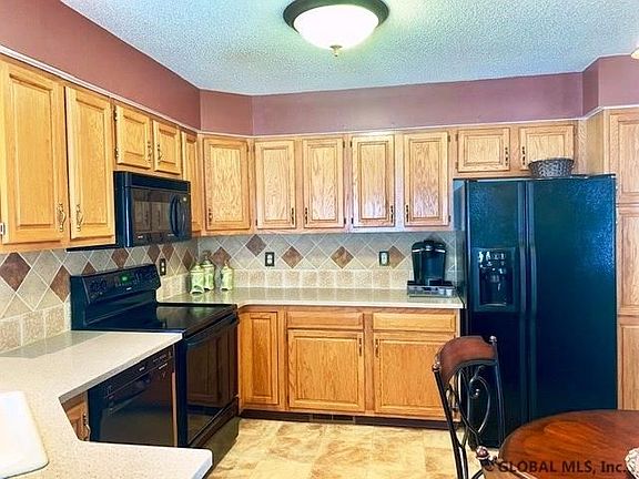 3rd image of 12 Cedar Ct