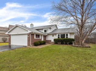 234 Hickory Oaks Dr, Bolingbrook, IL 60490