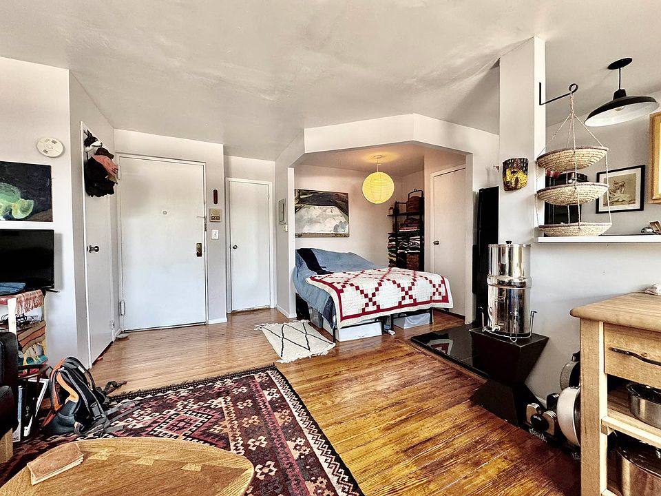 2nd image of 495 Henry St APT 4R