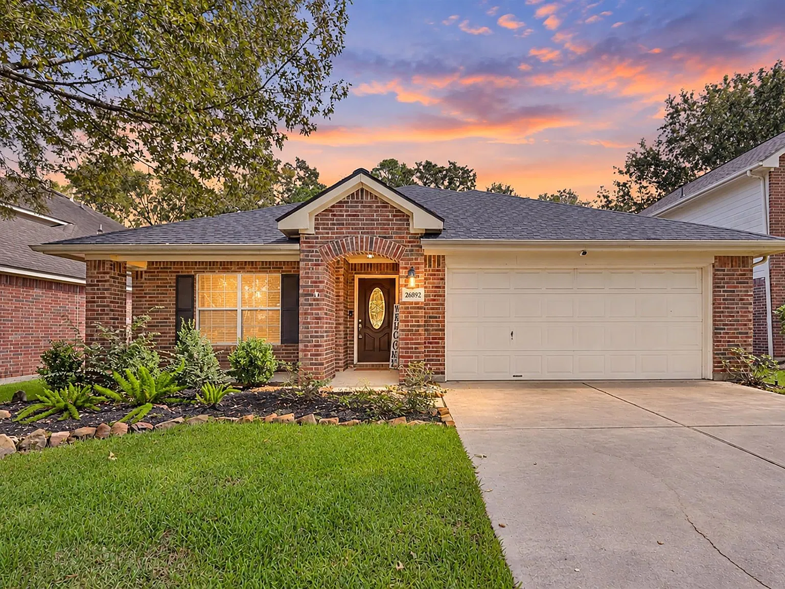 4 bed, 2.0 bath, 2155 sqft, $2,100 — Photo 1