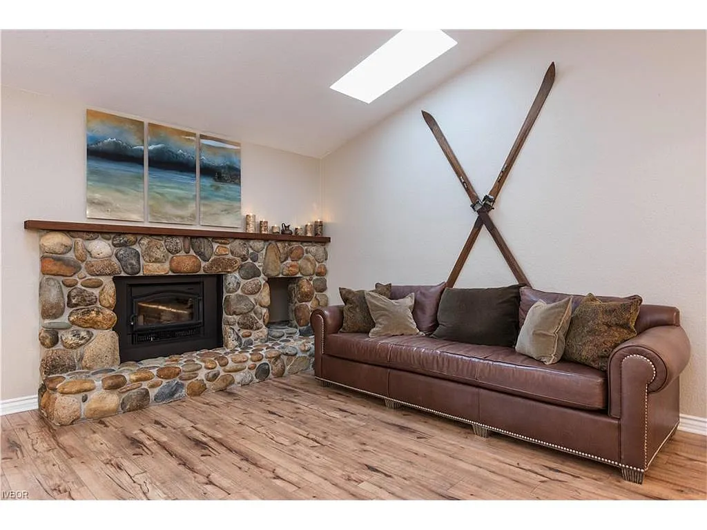 655 Yellow Pine Rd photo 1