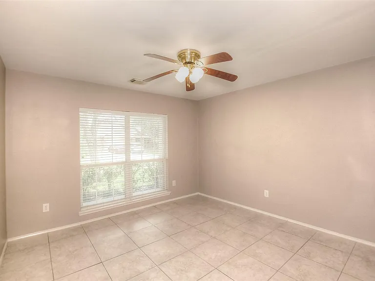 4711 Buescher Ct — Photo 8