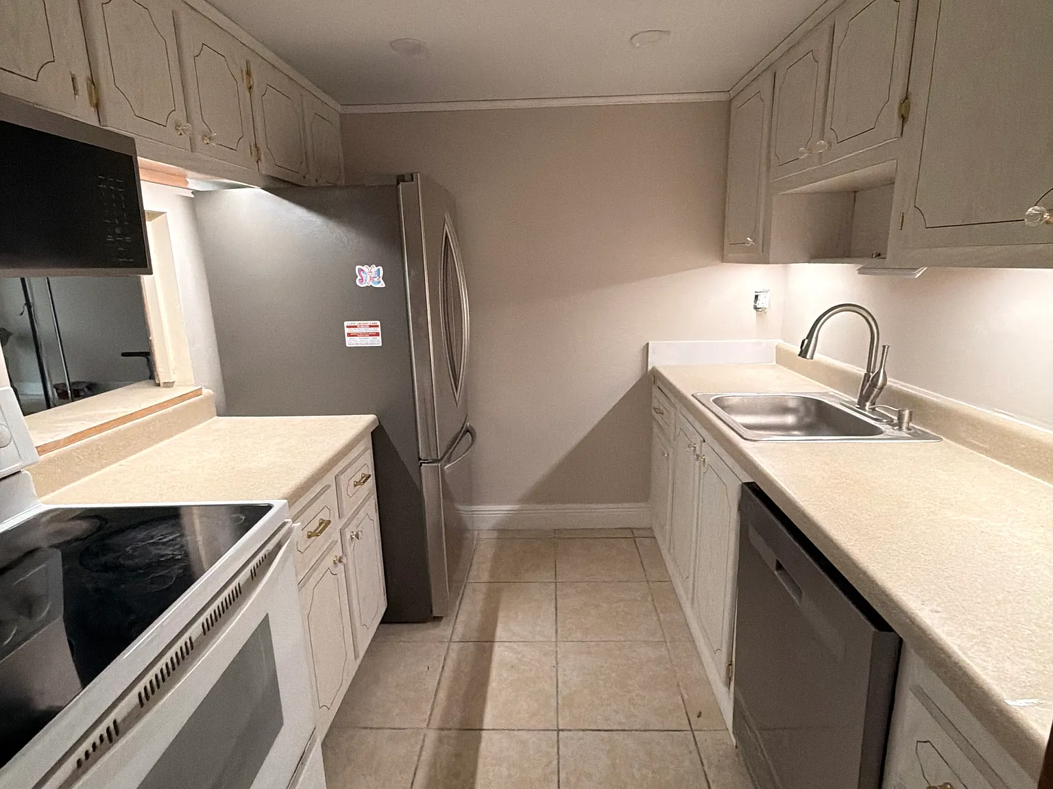 14611 N Kendall Dr — Photo 2