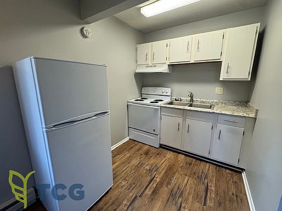 4th image of 2402 Marquette Rd APT 9