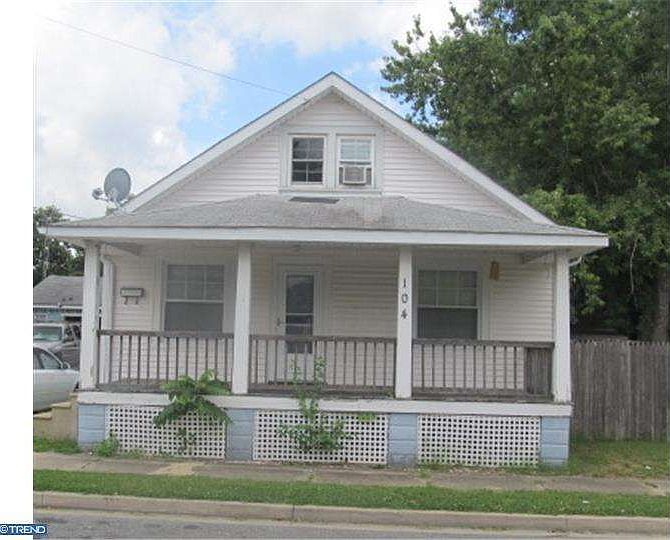 2nd image of 104 Charles St