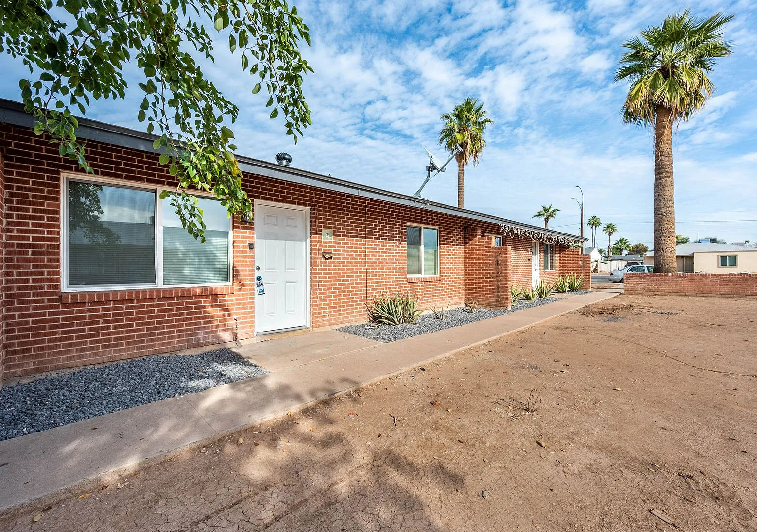Remodeled 2BD/1BA Unit in a 4-Plex near 15th Ave & Indian School in Phoenix — Photo 2