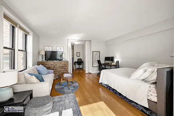 Living room, photo 2