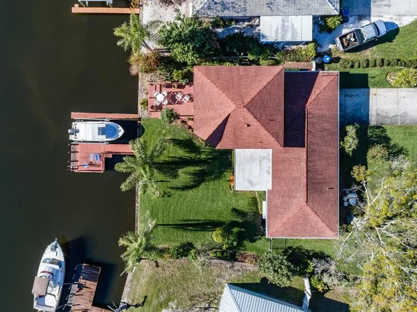 9440 Sun Isle Dr NE, Saint Petersburg, FL 33702