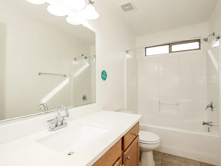 8740 W Loma Ln — Photo 10