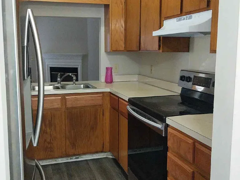 510 Park Ct — Photo 4
