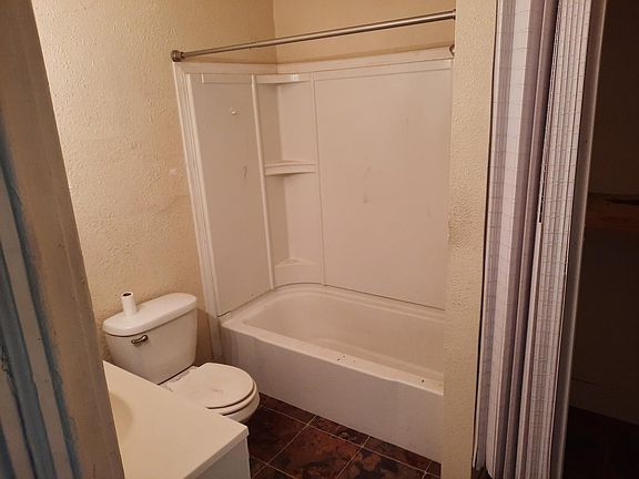 2nd image of 301 W 12th Ave