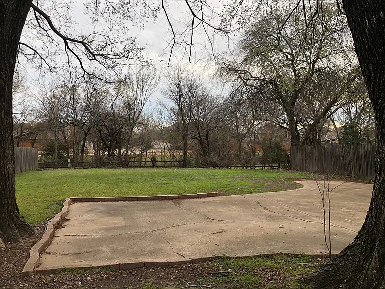 208 E Denton Dr — Photo 26