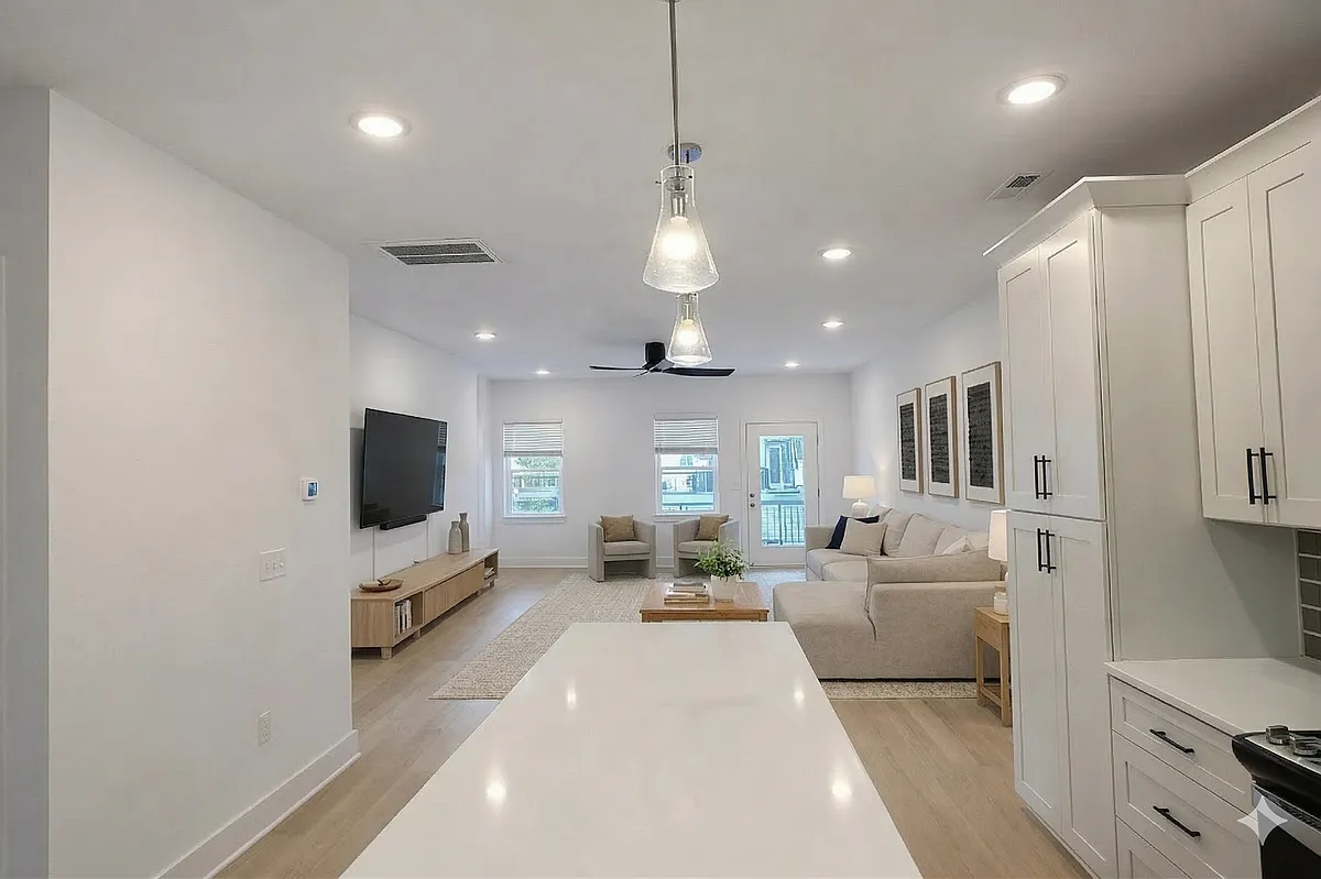 Building Photo - 550 Markham St #37