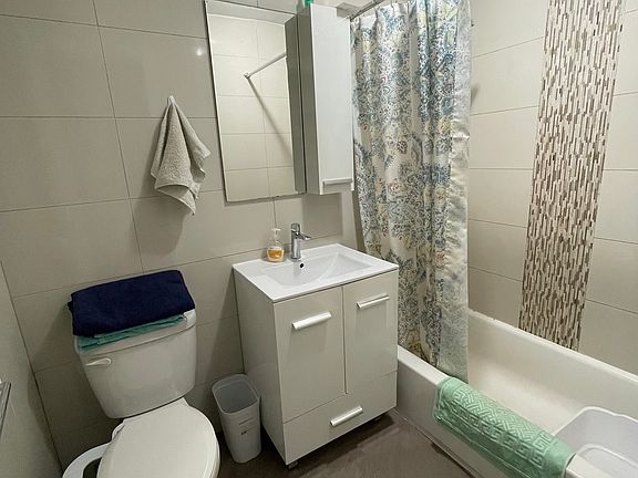 3rd image of 305 Quincy St #2