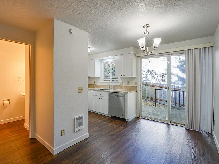 3530 SW Beaverton Hillsdale Hwy — Photo 11