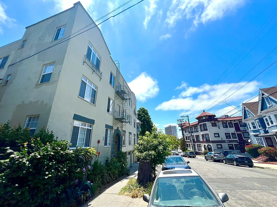 118 Athol Ave #201