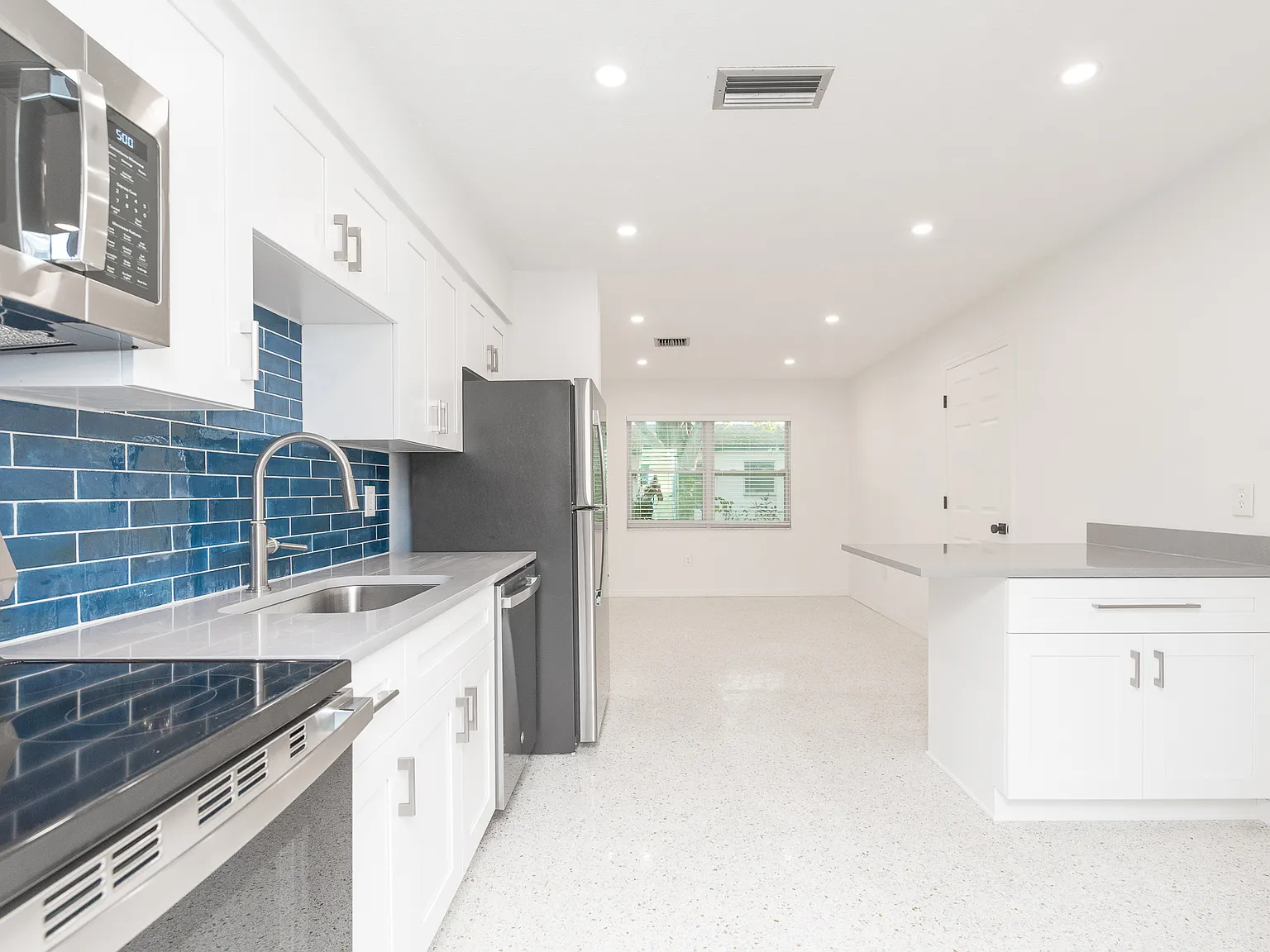 2 bed, 750 sqft, $1,700 — Photo 2