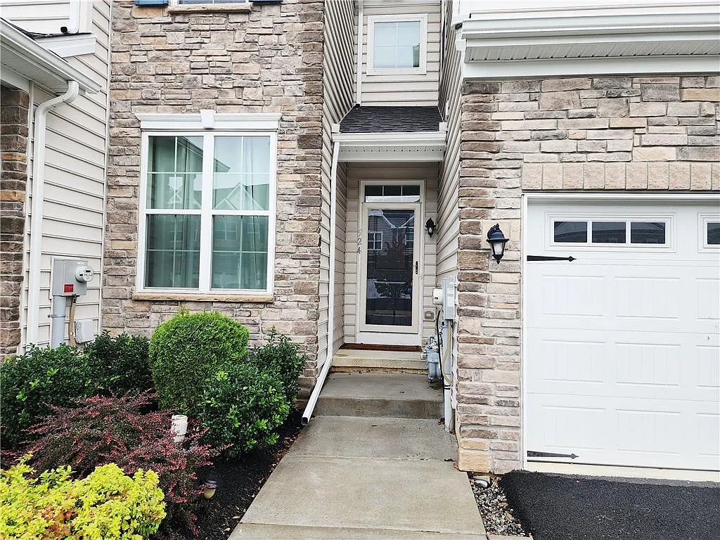 3 bed, 2.5 bath, 2022 sqft, $2,800 — Photo 3