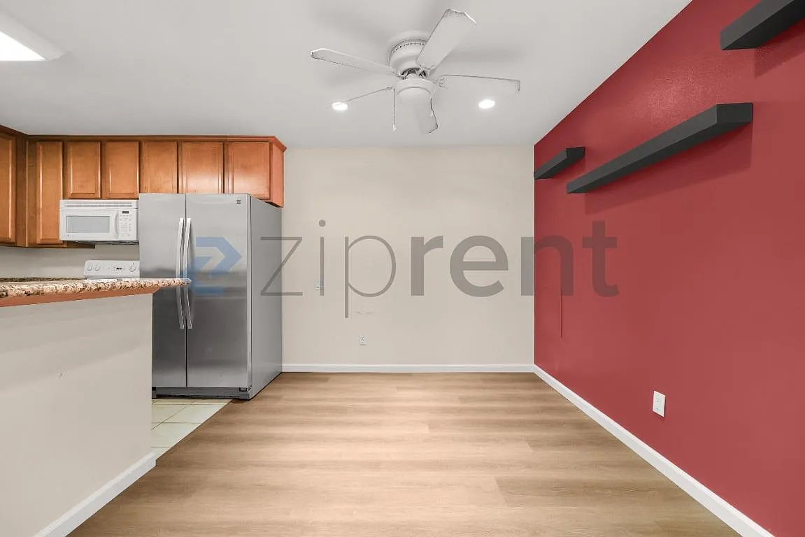 3 bed, 977 sqft, $3,095 — Photo 4