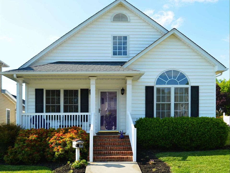 1st image of 212 Wyndhurst Dr