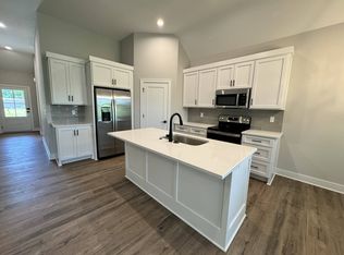 1441 SW Winthrop Ter, Lees Summit, MO 64081