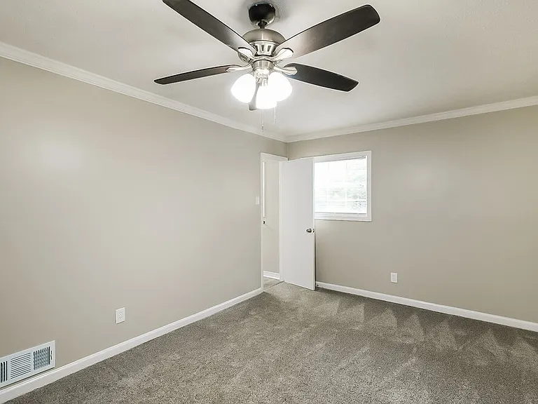 558 Wavelyn Way — Photo 9