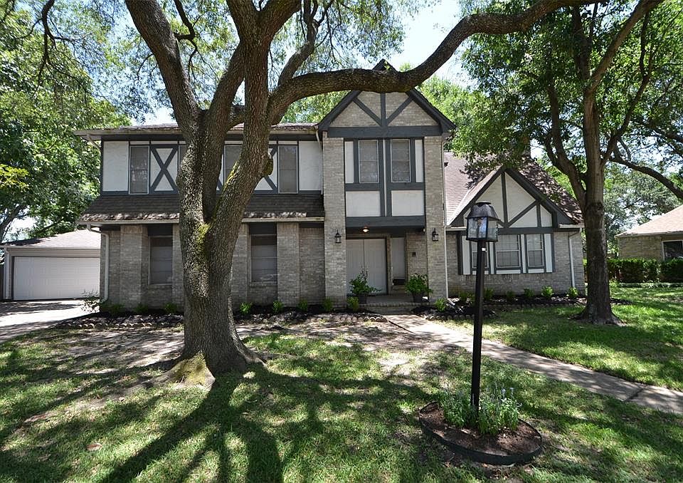 1st image of 2411 Oakview Dr
