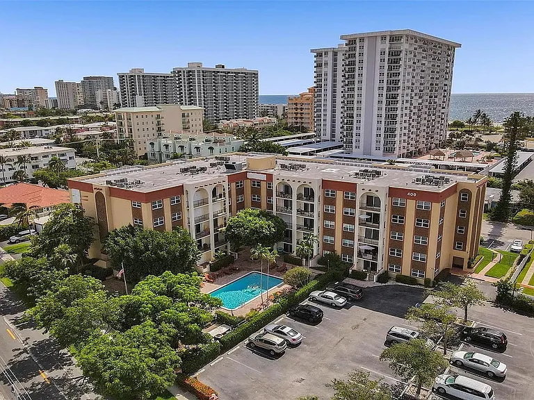 400 N Riverside Dr — Photo 2