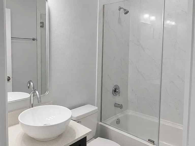 2225 Fraser St — Photo 9